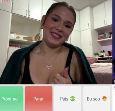 Modelo com a bunda pra cima na cama 💦