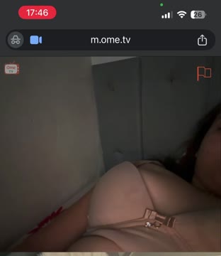 Modelo dançando de fio dental