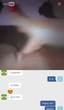 Modelo com a bunda pra cima na cama