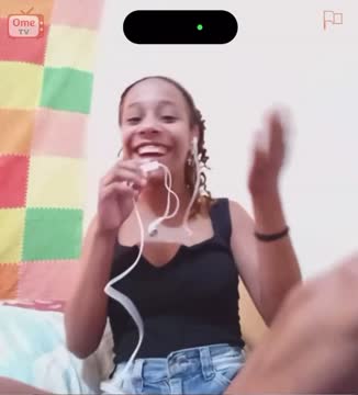 Modelo — gemendo baixinho sozinha