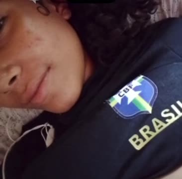 Modelo gemendo baixinho sozinha 🍑