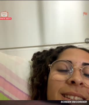 Novinha Flagra OmeTV Modelo peladinha no quarto, depois toda molhada no banho