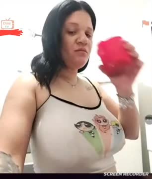 Vídeo +18 de novinha: Flagra OmeTV Safada modelo na banheira cheia de espuma