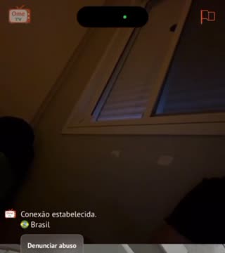 Novinha Flagra OmeTV Modelo seduzindo a câmera, na banheira cheia de espuma