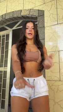 Modelo — dançando funk sem roupa