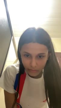 Modelo de meia-calça rasgada